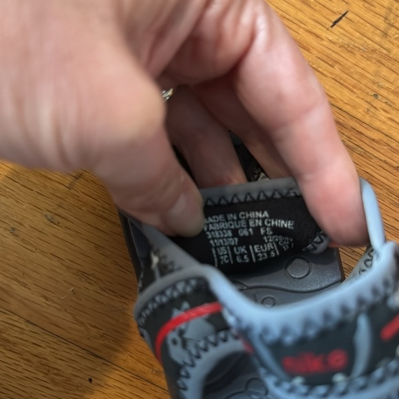 Nike Boy’s Slip-On Water Sandals Pirate Summer Size 7C - Picture 3 of 4